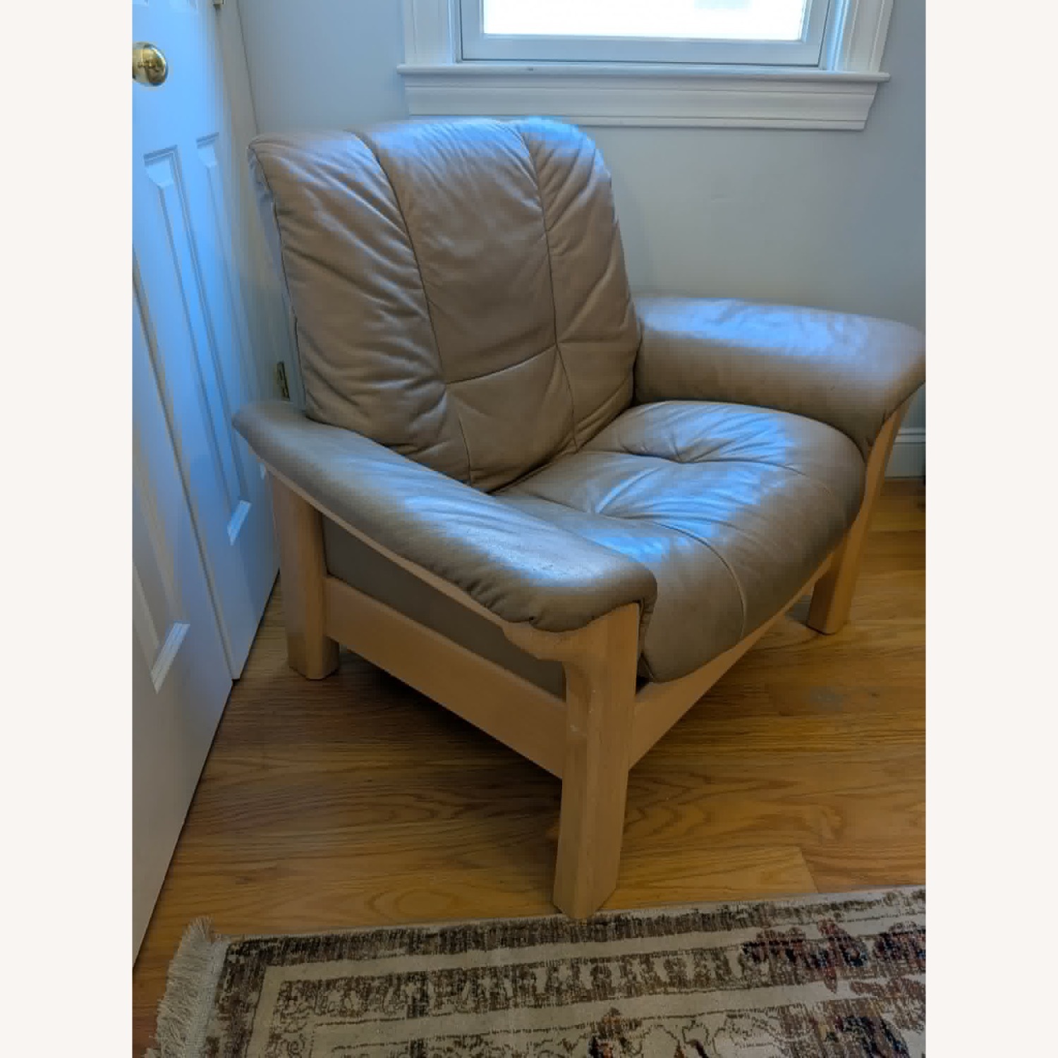 Ekornes Buckingham Lowback Light Brown Leather Recliner - image-2