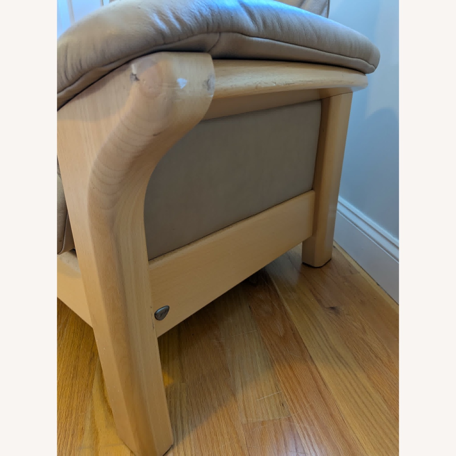 Ekornes Buckingham Lowback Light Brown Leather Recliner - image-11