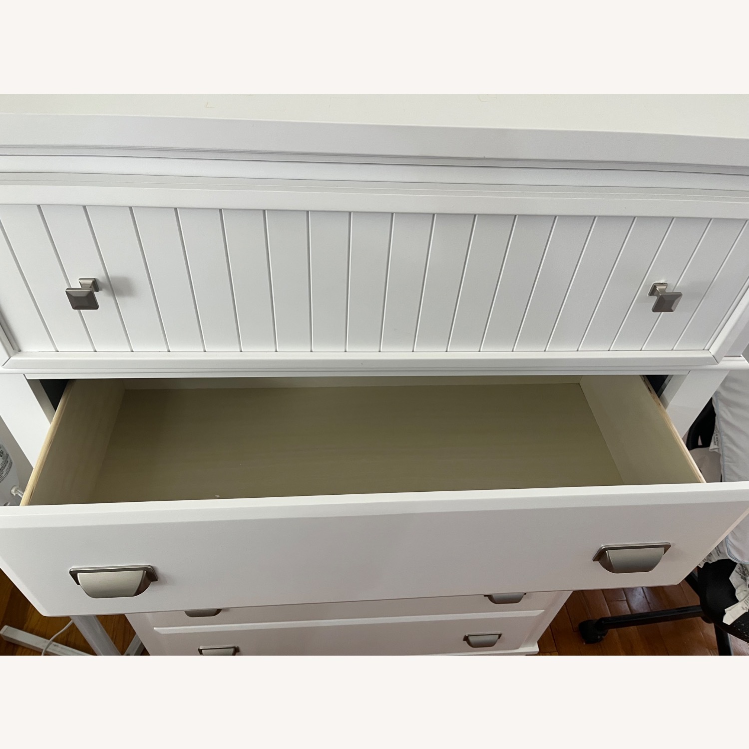 Bob's Discount Furniture Spencer White 5 Drawer Lift-Top Chest - image-5