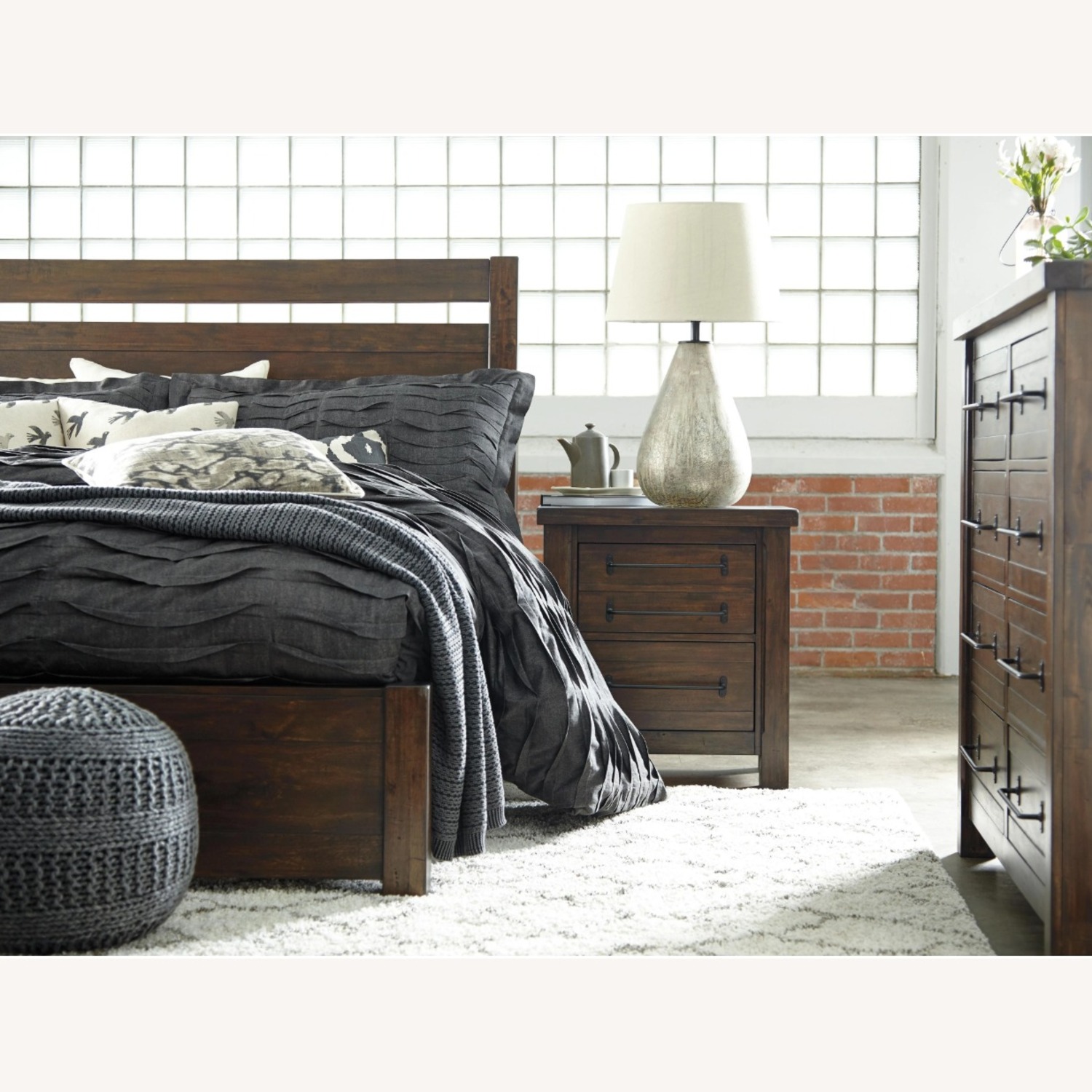 Ashley Furniture Starmore 2 Drawer Charging Nightstands - image-5