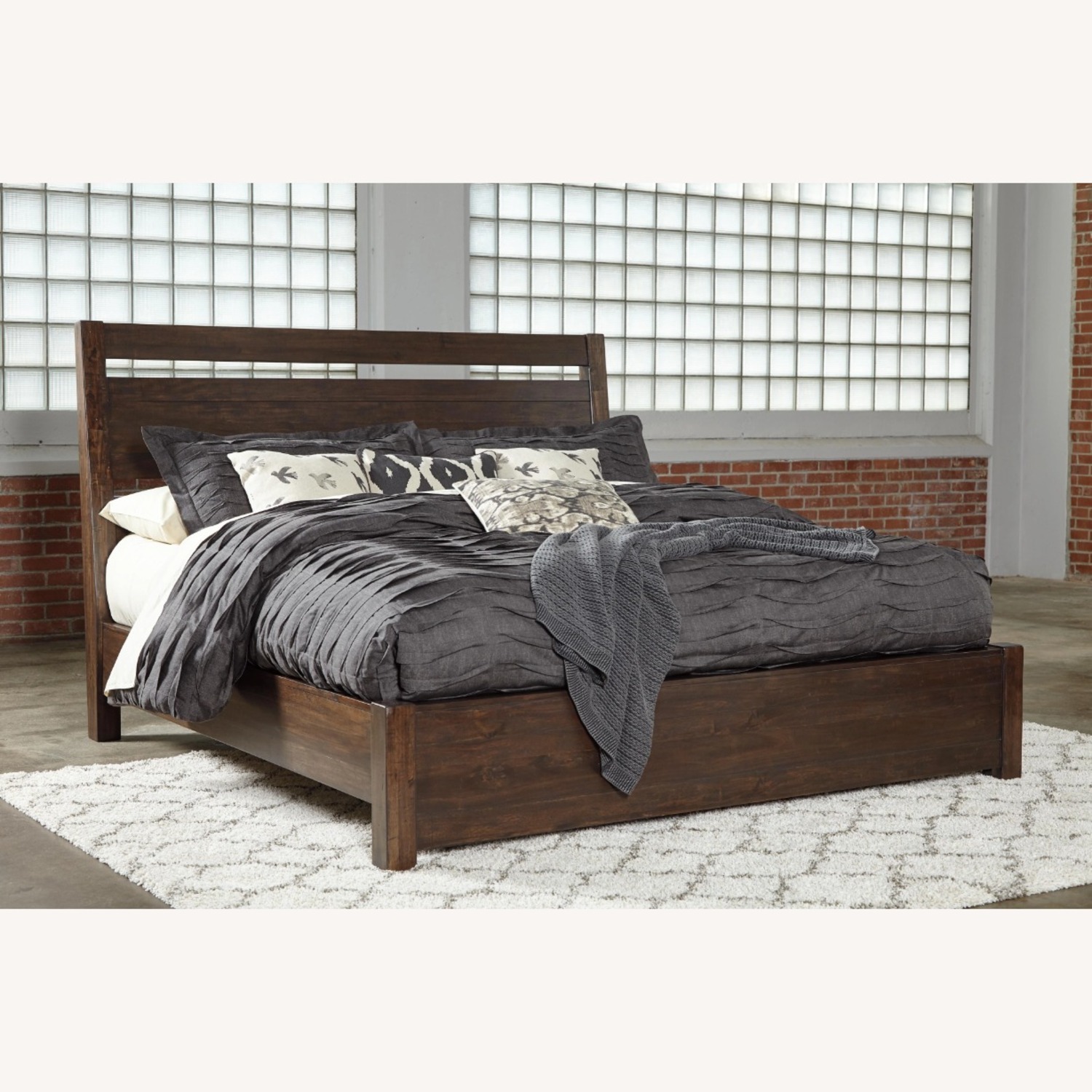 Ashley Starmore Queen Panel Bed - image-4