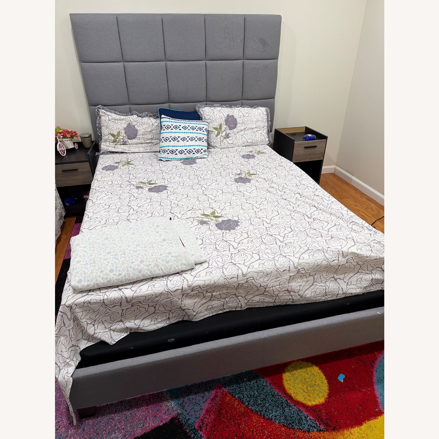 Light Gray Queen Bed - image-2