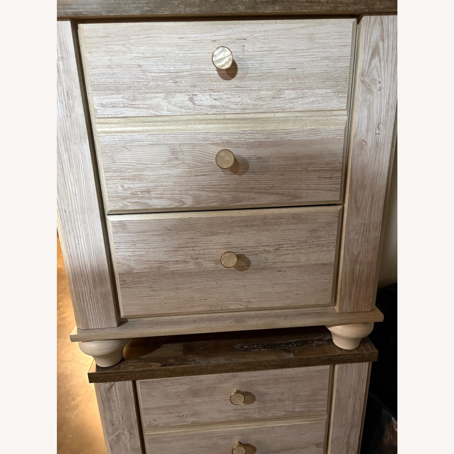 Ashley Furniture Willowton Nightstand Set - image-1