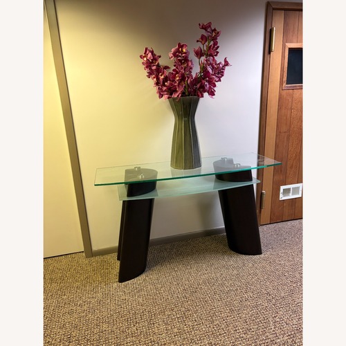Used Contemporary Accent Side Table with Vase & Flowers for sale on AptDeco