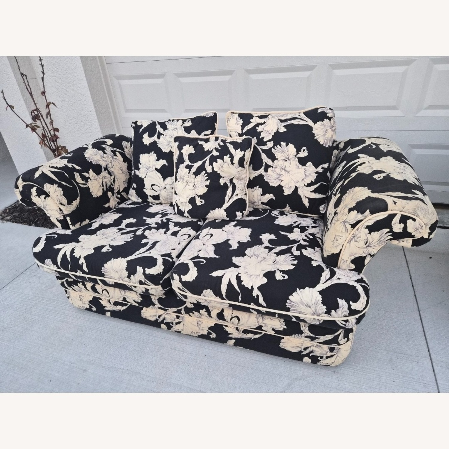 Vintage/Antique Finds 3+ Seater Sofa - image-4
