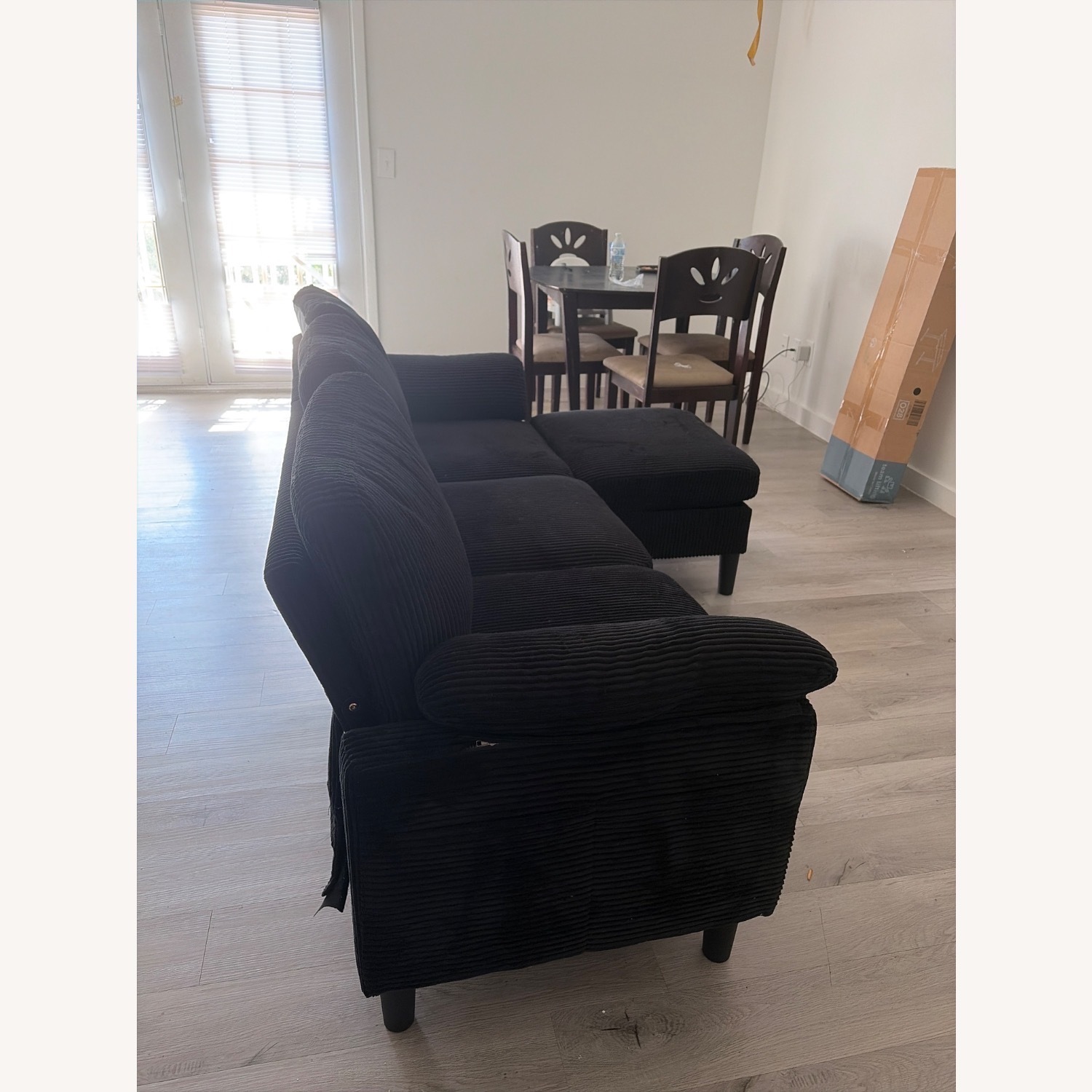 Vongrasig Sectional Sofa - image-2