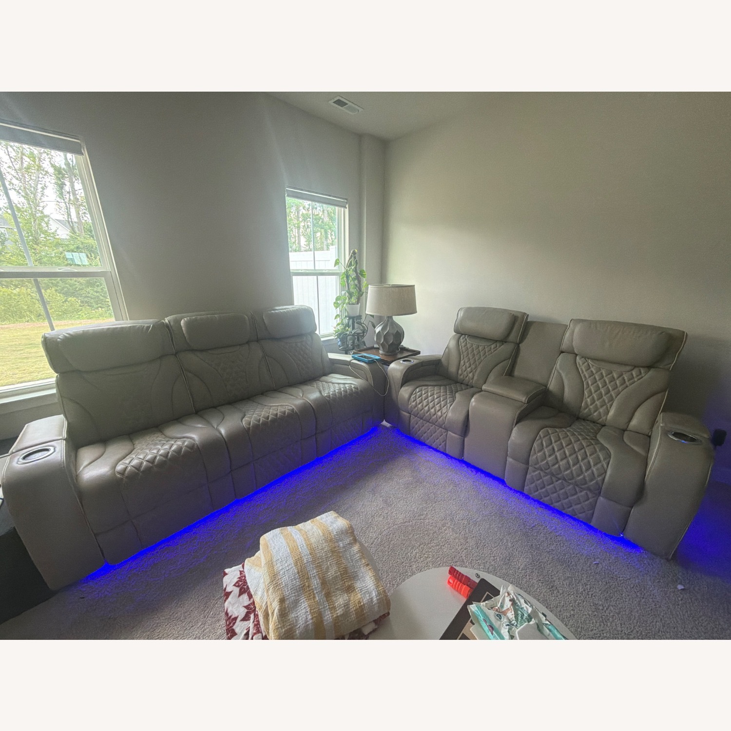 Rooms To Go Light Gray 3+ Seater Sofa - image-6