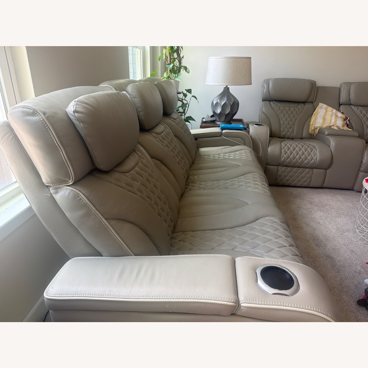 Rooms To Go Light Gray 3+ Seater Sofa - image-2