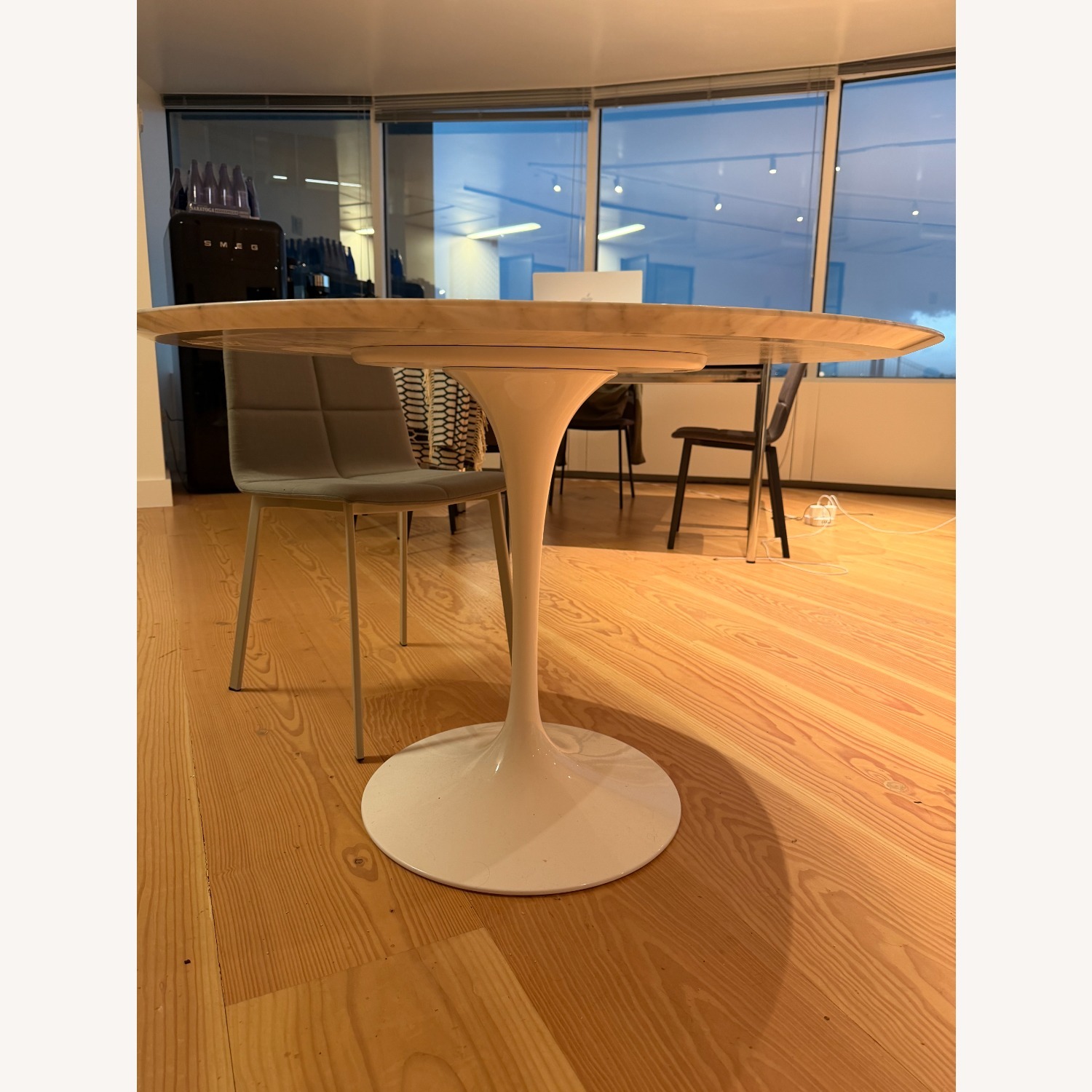 Knoll White Marble Saarinen Dining Table, Round 42 - image-2