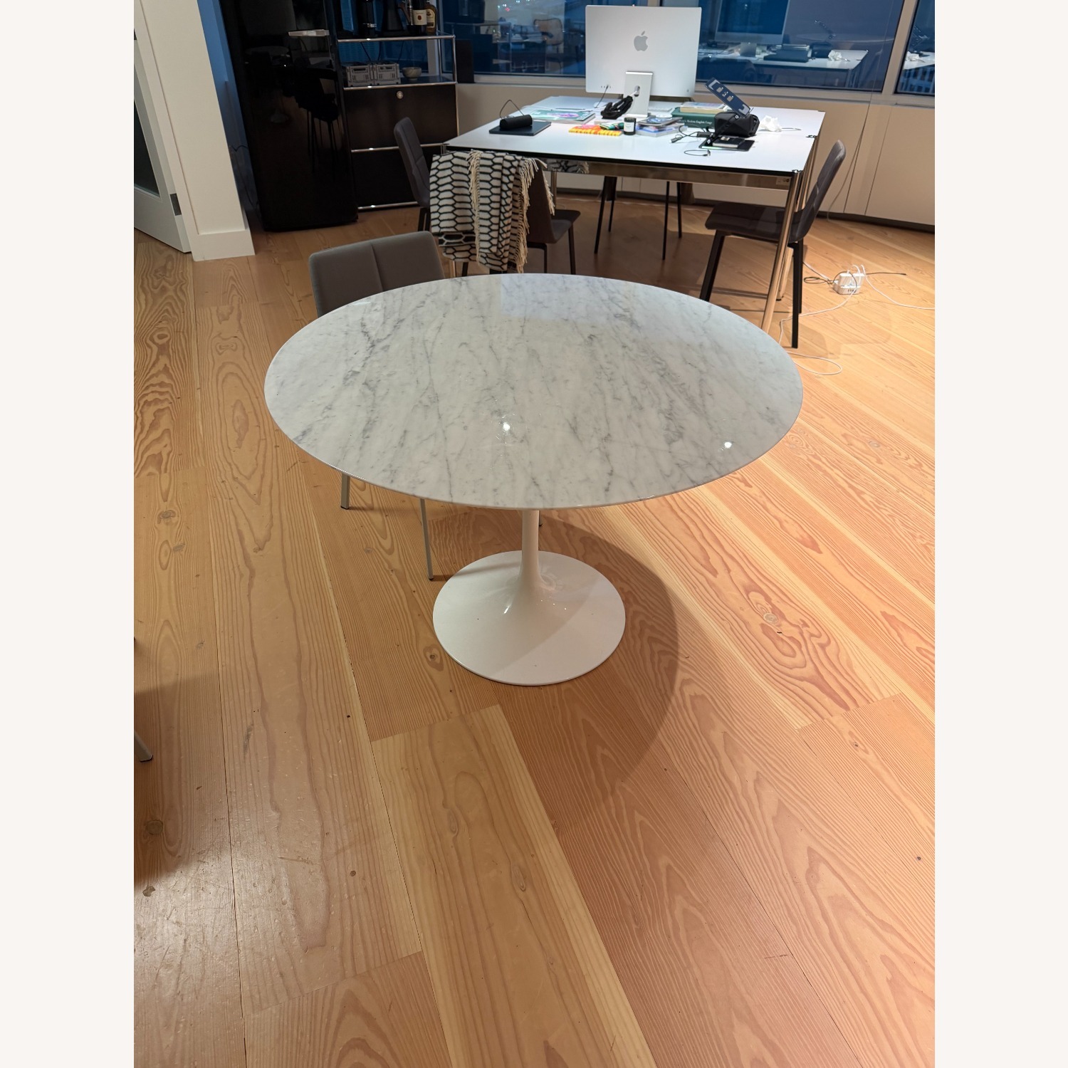 Knoll White Marble Saarinen Dining Table, Round 42 - image-5