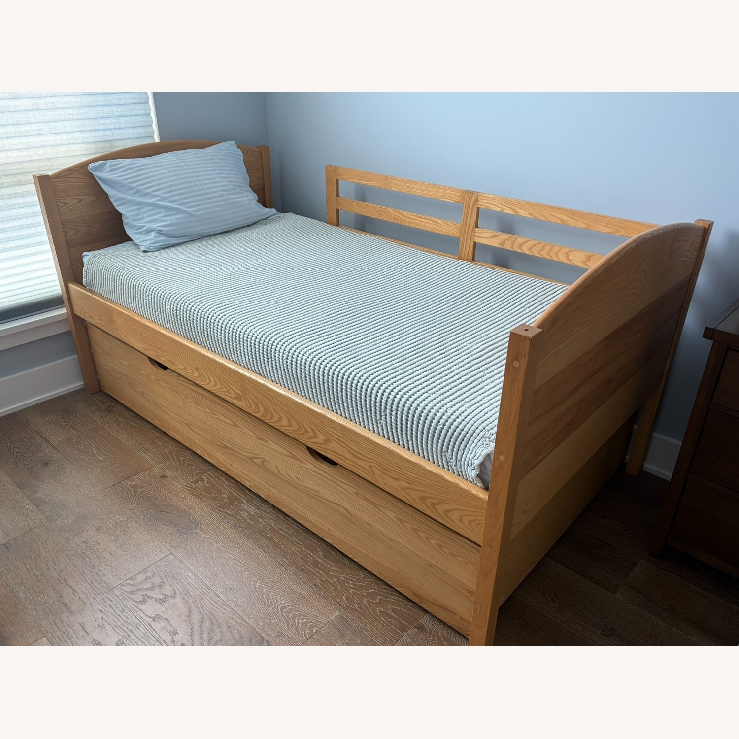 Pompanoosuc Mills Natural Wood Bunk Bed - image-3