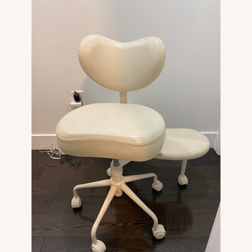 Used Pipersong Meditation Chair  for sale on AptDeco