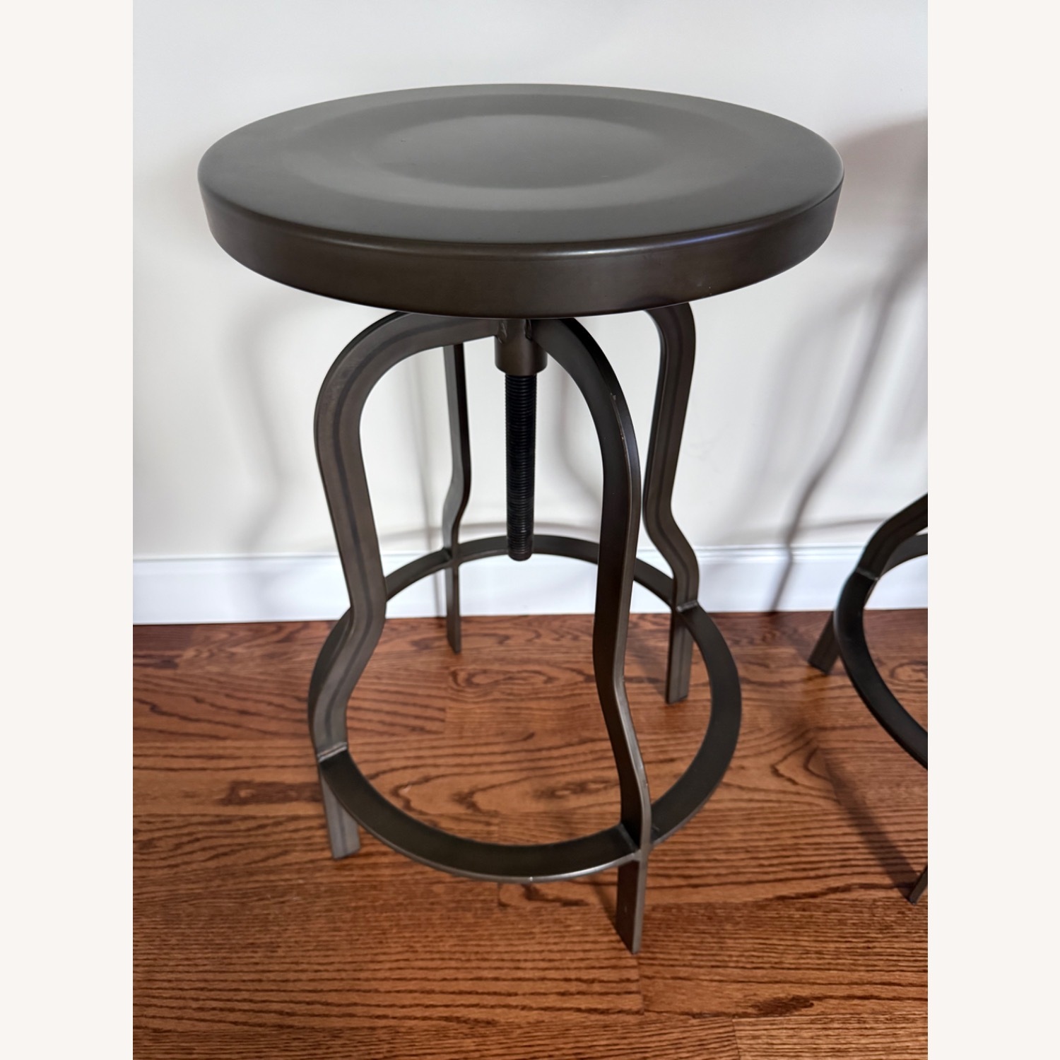 Structube 2 Metal Stools Bar - image-4