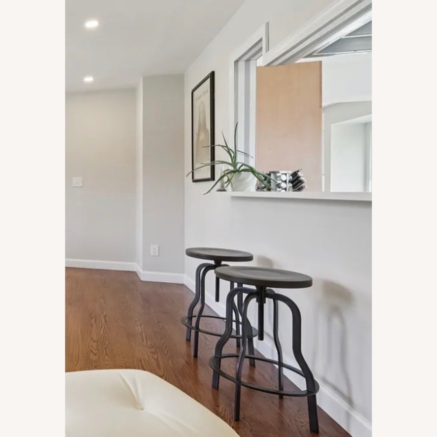 Structube 2 Metal Stools Bar - image-1