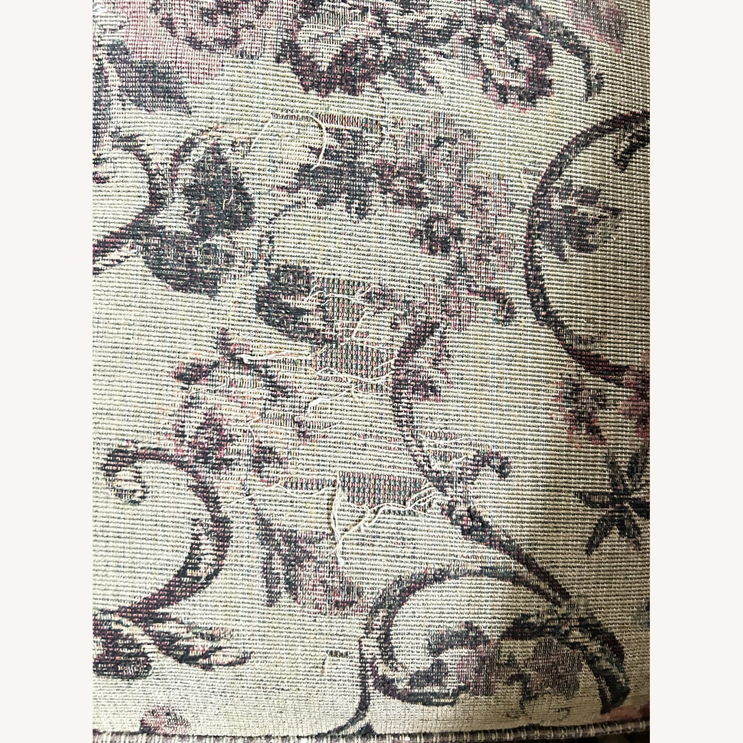 American Signature 3 Seater Couch - image-4