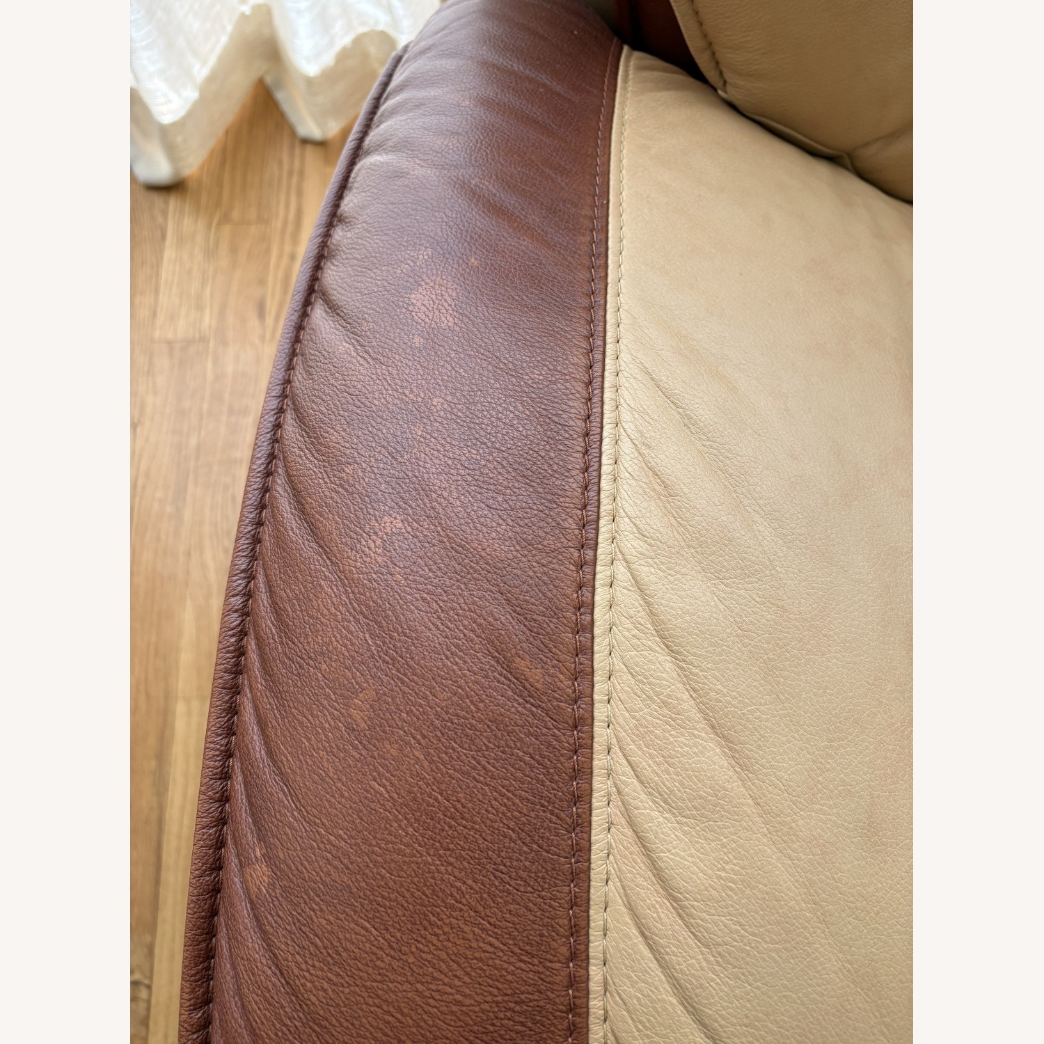 La Linea Leather Loveseat - image-3