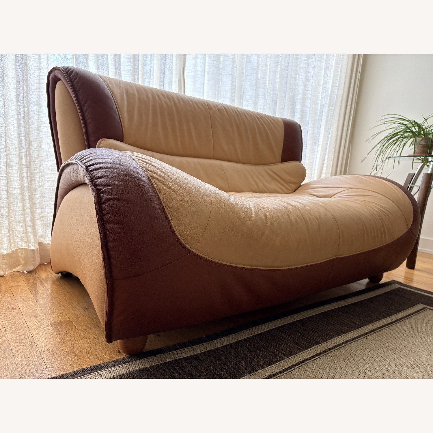 La Linea Leather Loveseat - image-1