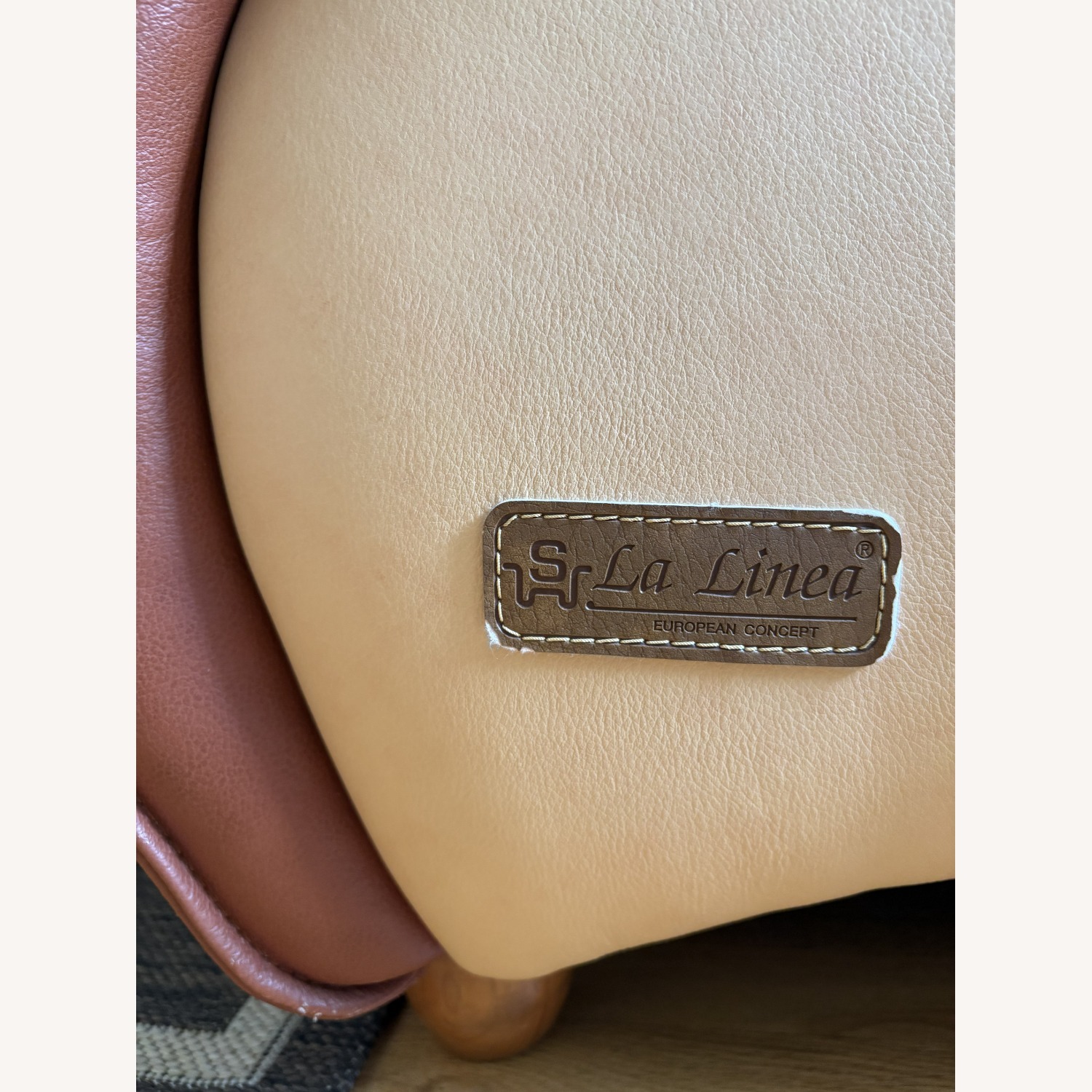 La Linea Leather Loveseat - image-4