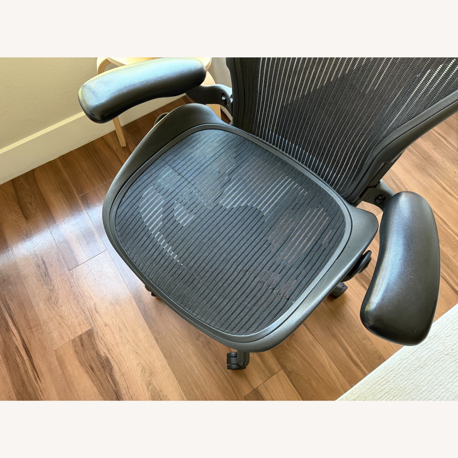 Herman Miller Classic Aeron Size B - image-4