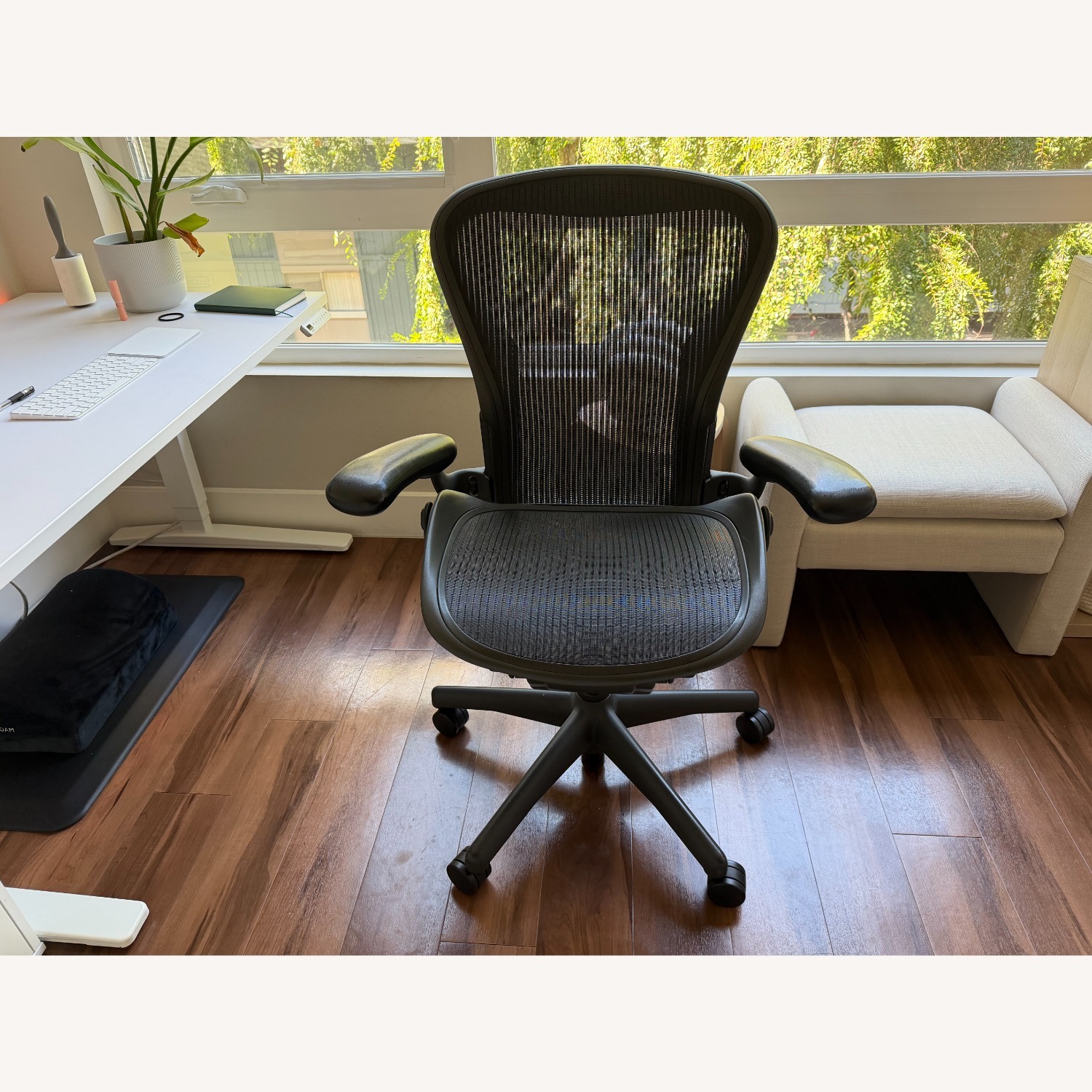 Herman Miller Classic Aeron Size B - image-1