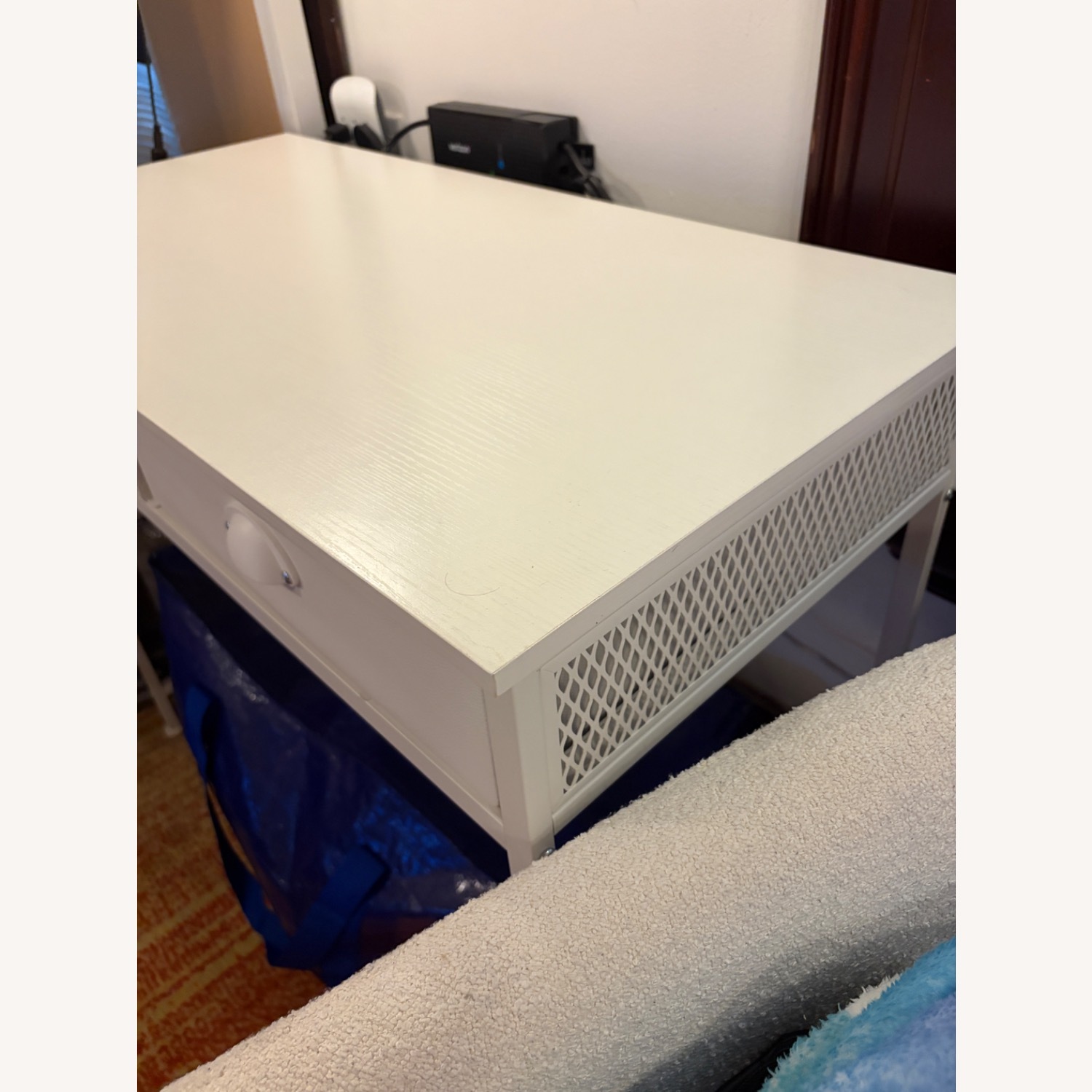 White Desk - image-4