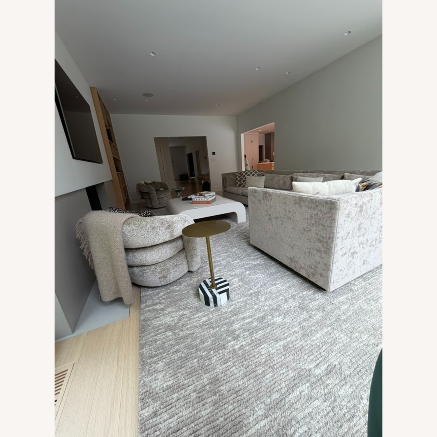 Taylor Made Custom Furniture Area Rug 10' x 20' - image-3