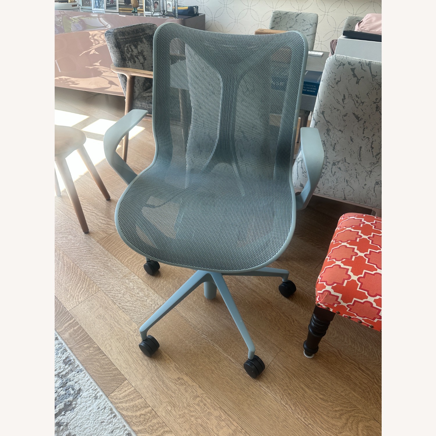 Herman Miller Aeron Chair - image-1