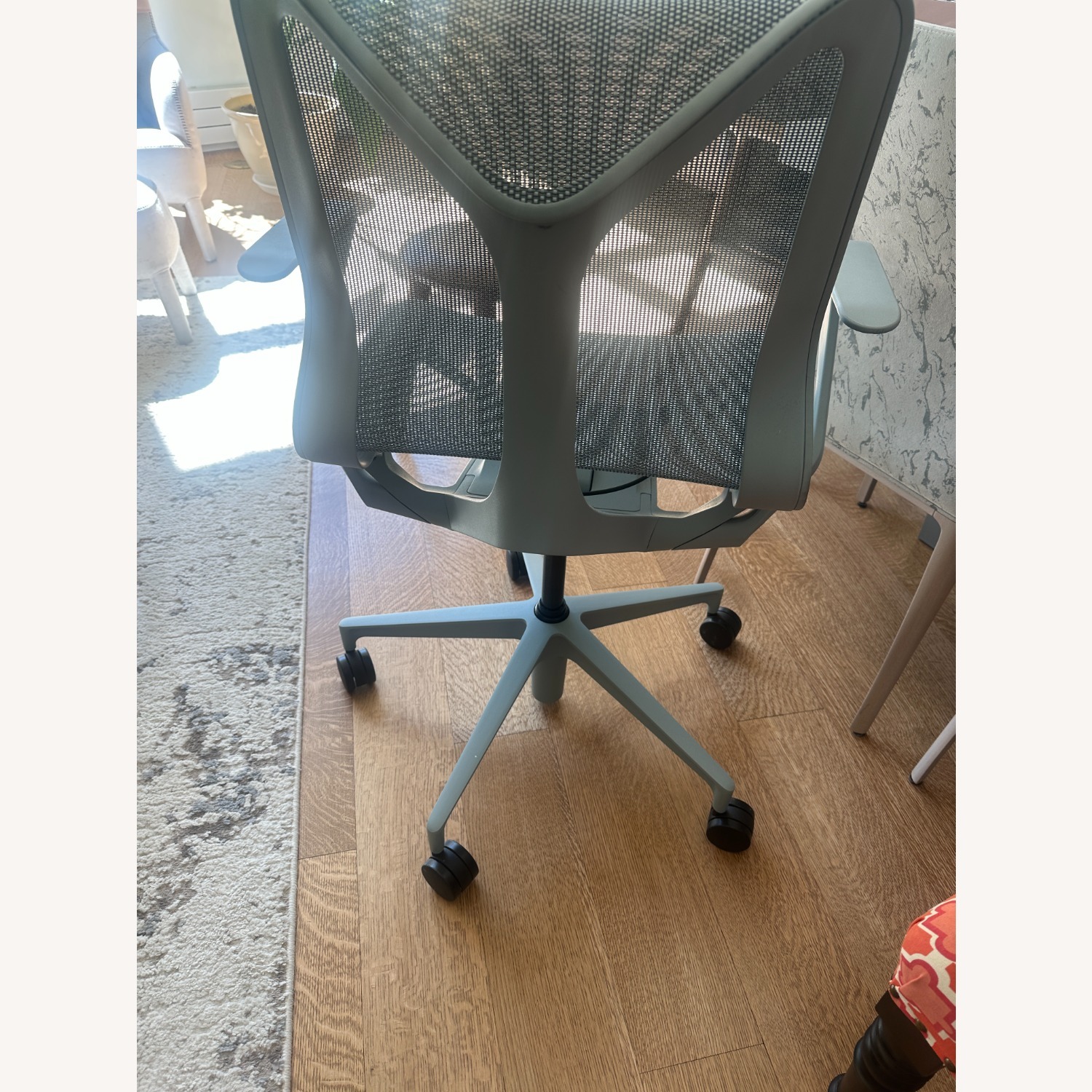 Herman Miller Aeron Chair - image-2