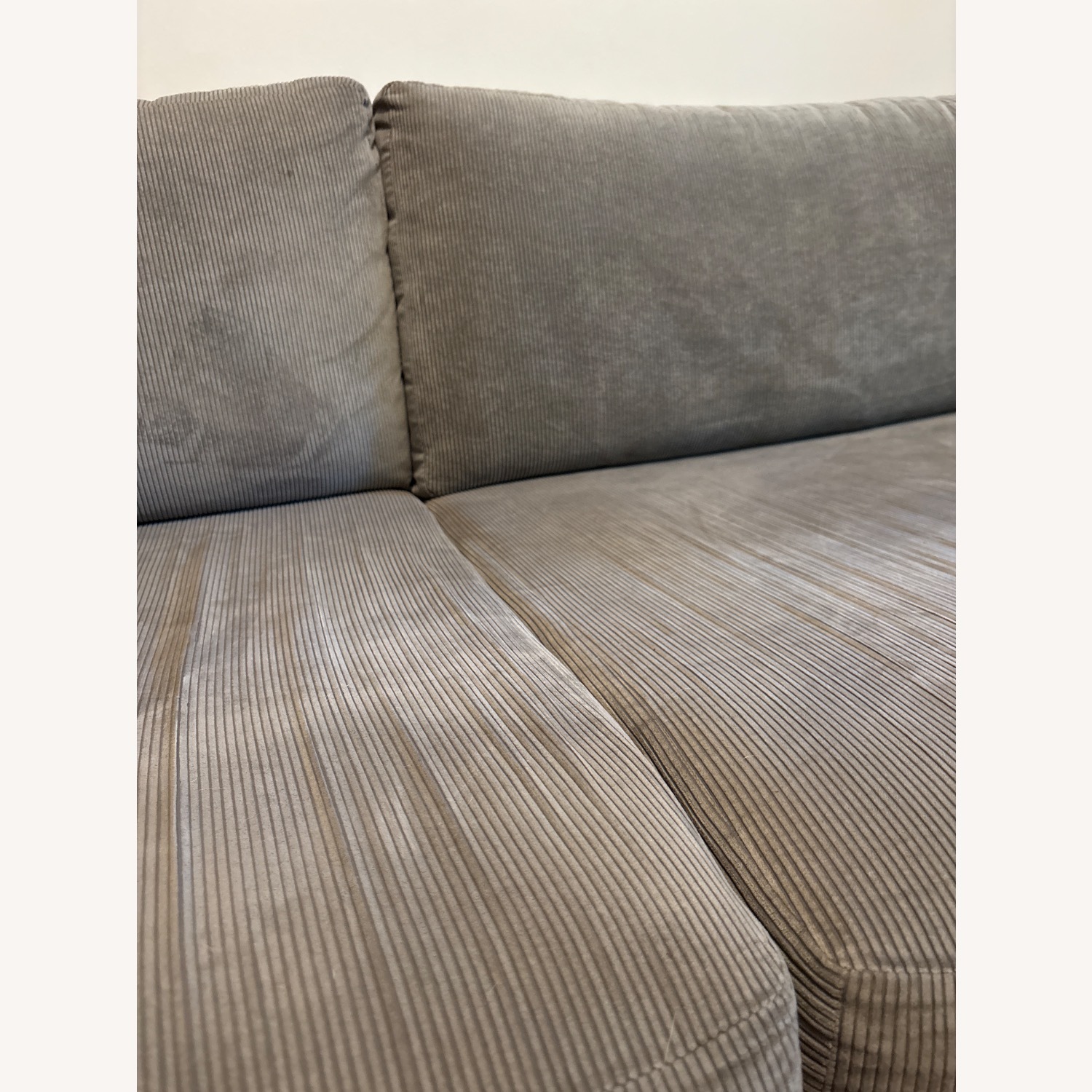 Kardiel Dark Gray Velvet 2 Piece Sectional - image-4