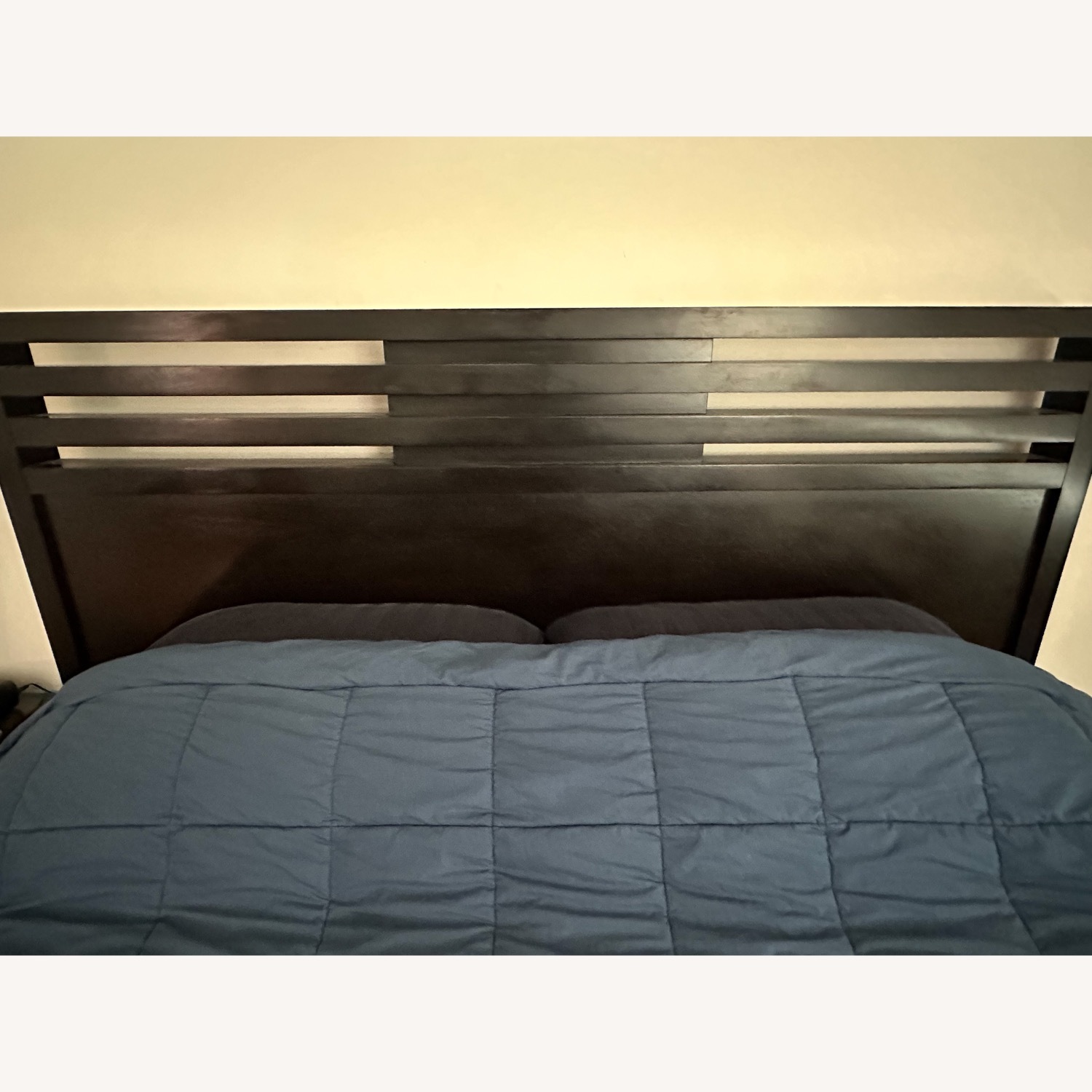 Casana Furniture Company Queen Bed - image-4