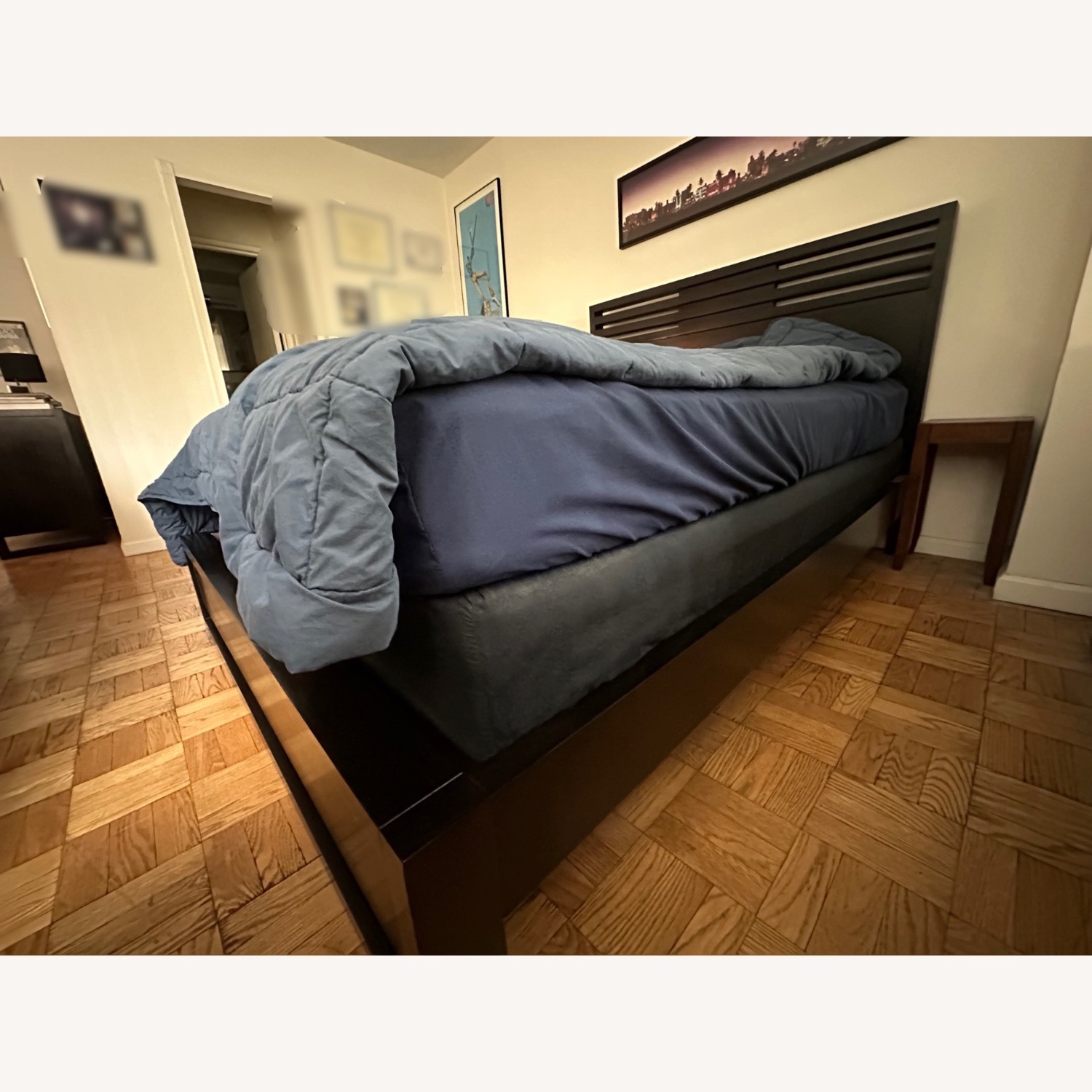 Casana Furniture Company Queen Bed - image-6