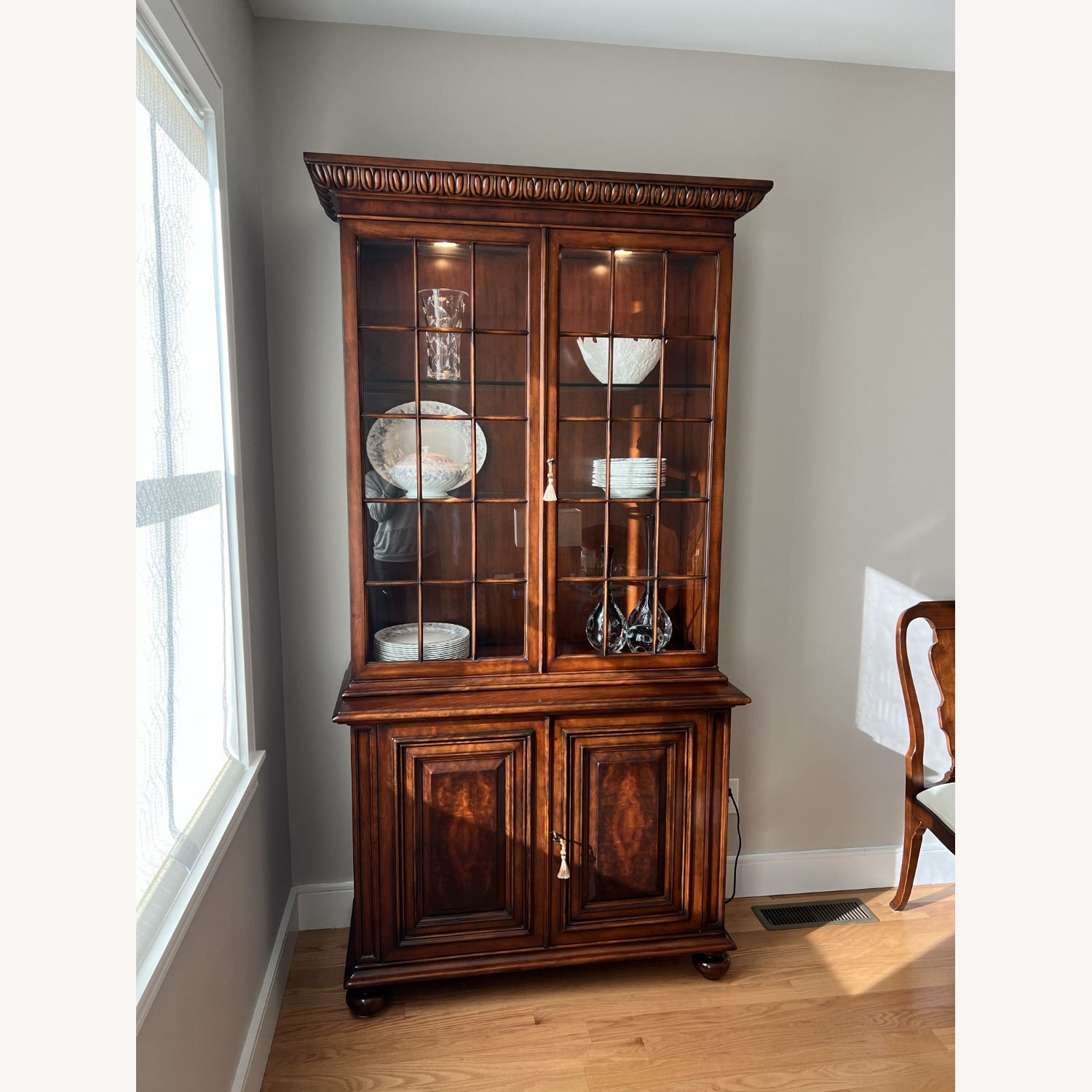 Vintage HW Kenwood Mahogany Display Cabinet - image-4