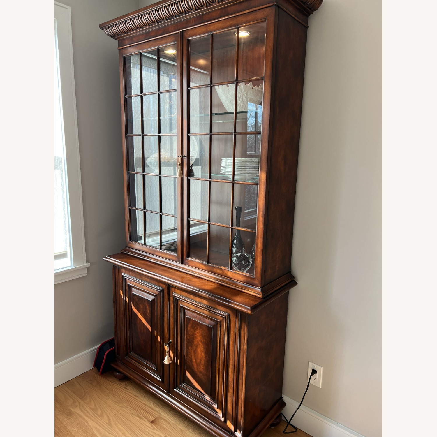 Vintage HW Kenwood Mahogany Display Cabinet - image-3