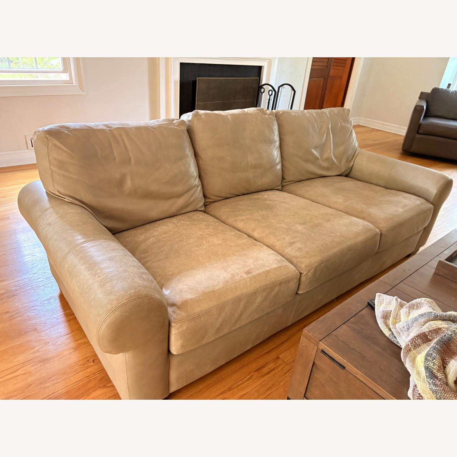 Pottery Barn Townsend Light Gray Leather 3+ Seater Sofa - image-2