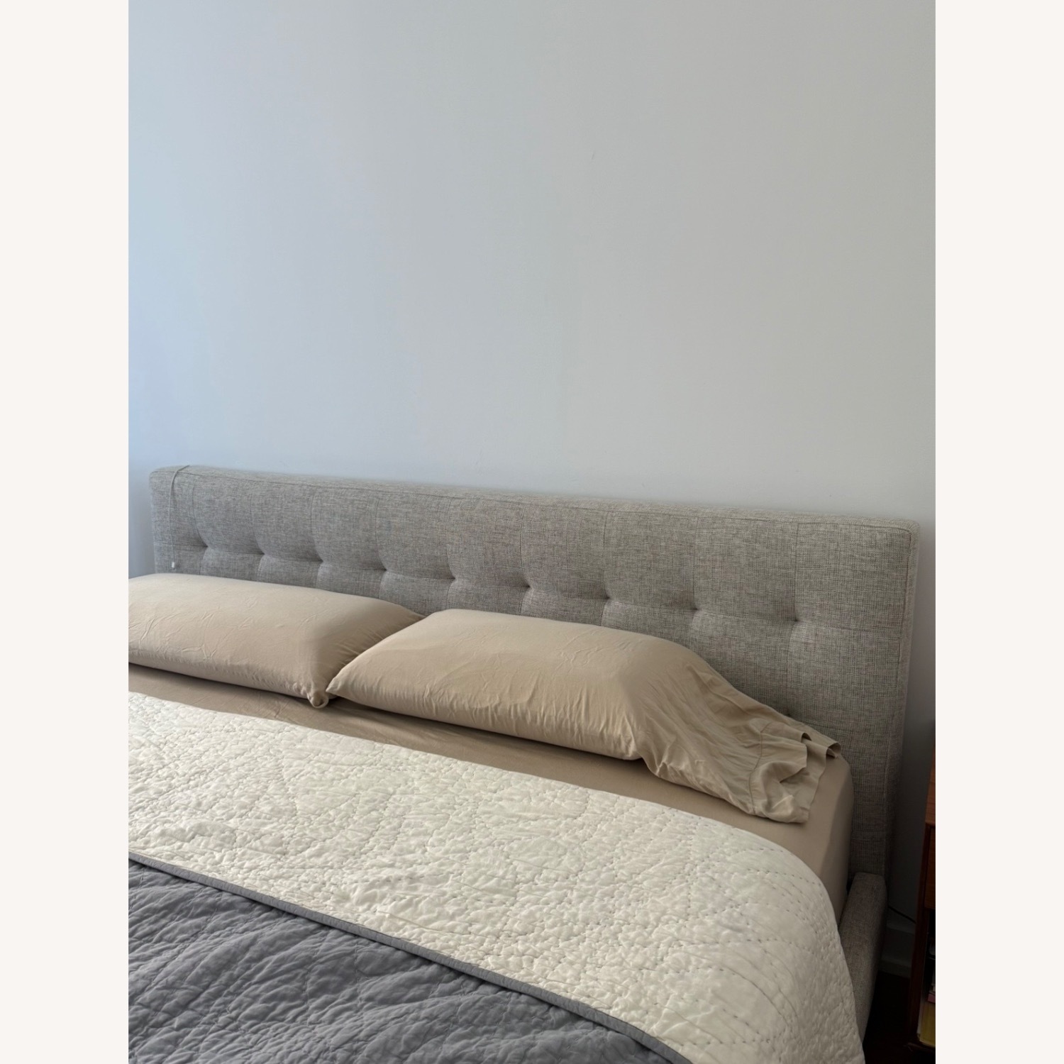 Article White Fabric King Bed - image-1
