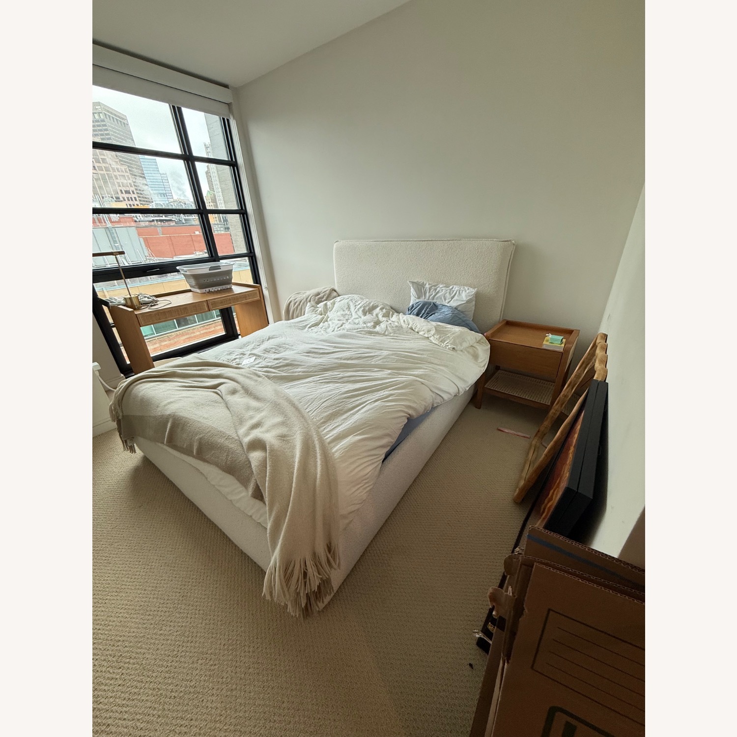 Safavieh White Boucle Queen Bed - image-7