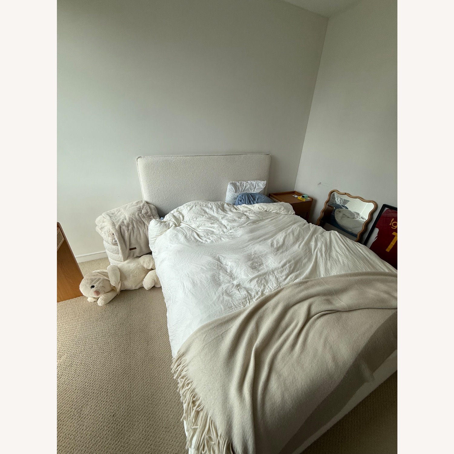 Safavieh White Boucle Queen Bed - image-6