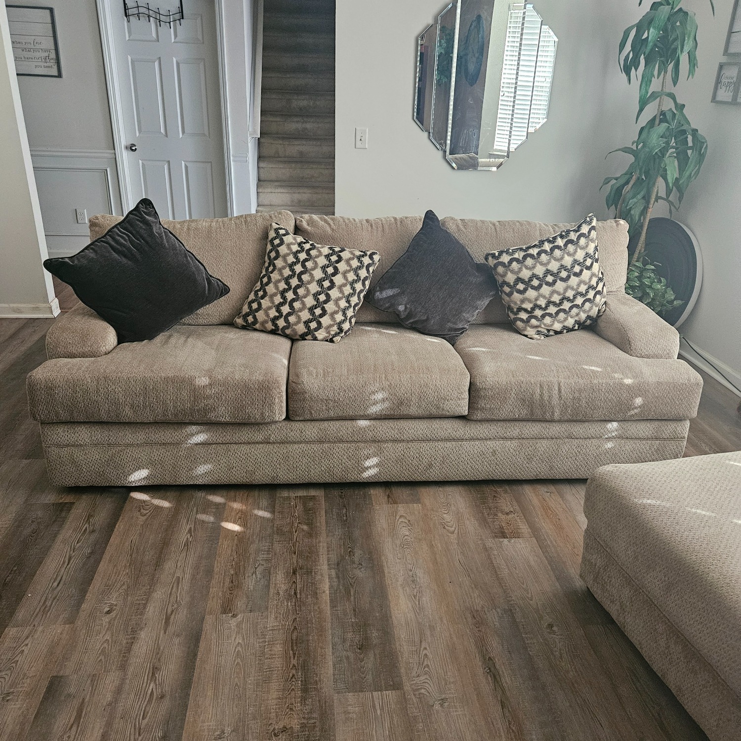 Rooms To Go 3+ Seater Sofa - image-2
