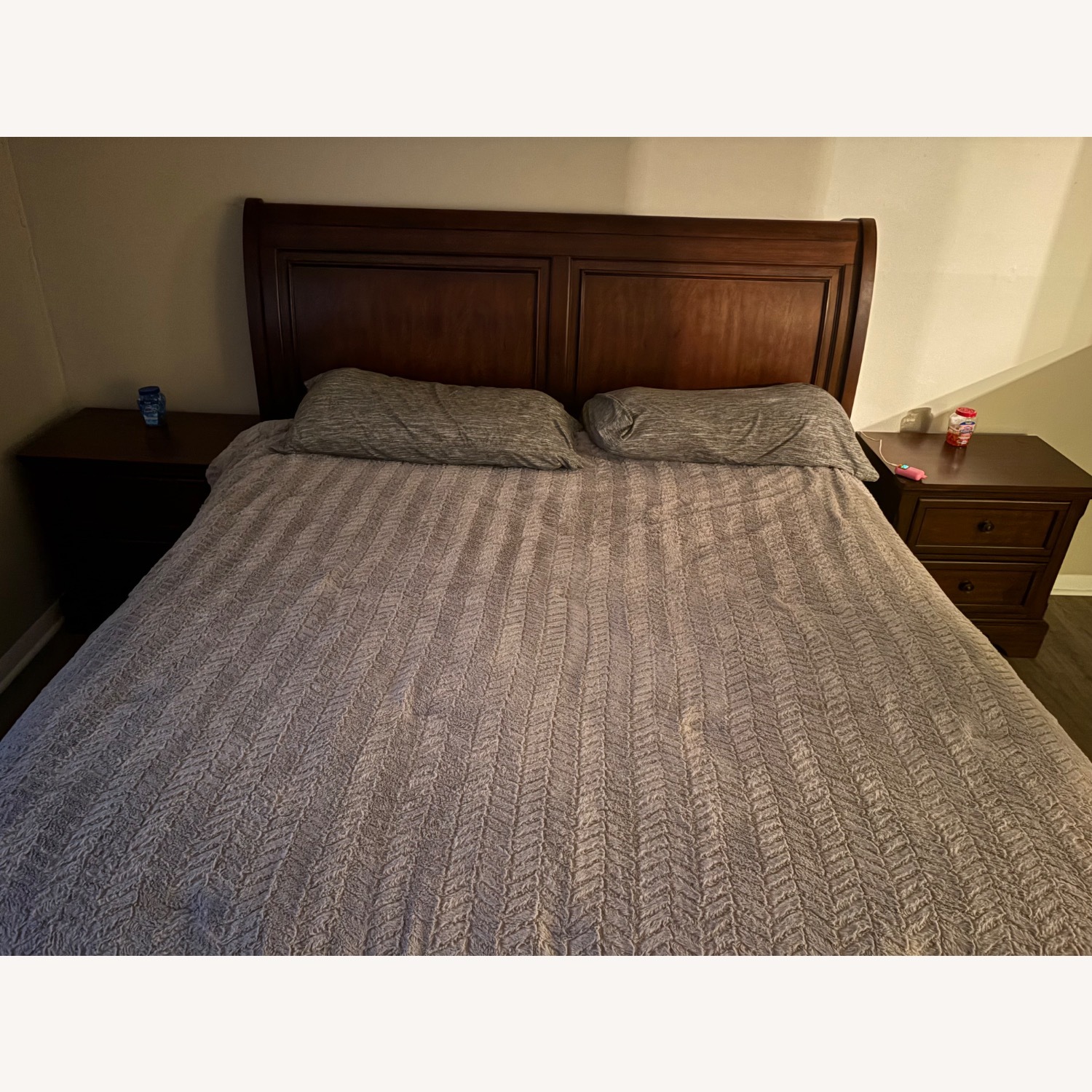 King Size Bed - image-1