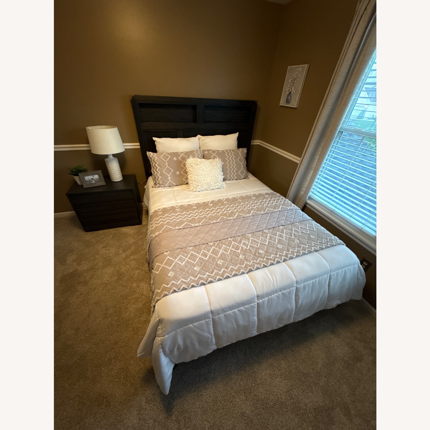 Bob's Discount Furniture Full Bed - image-3