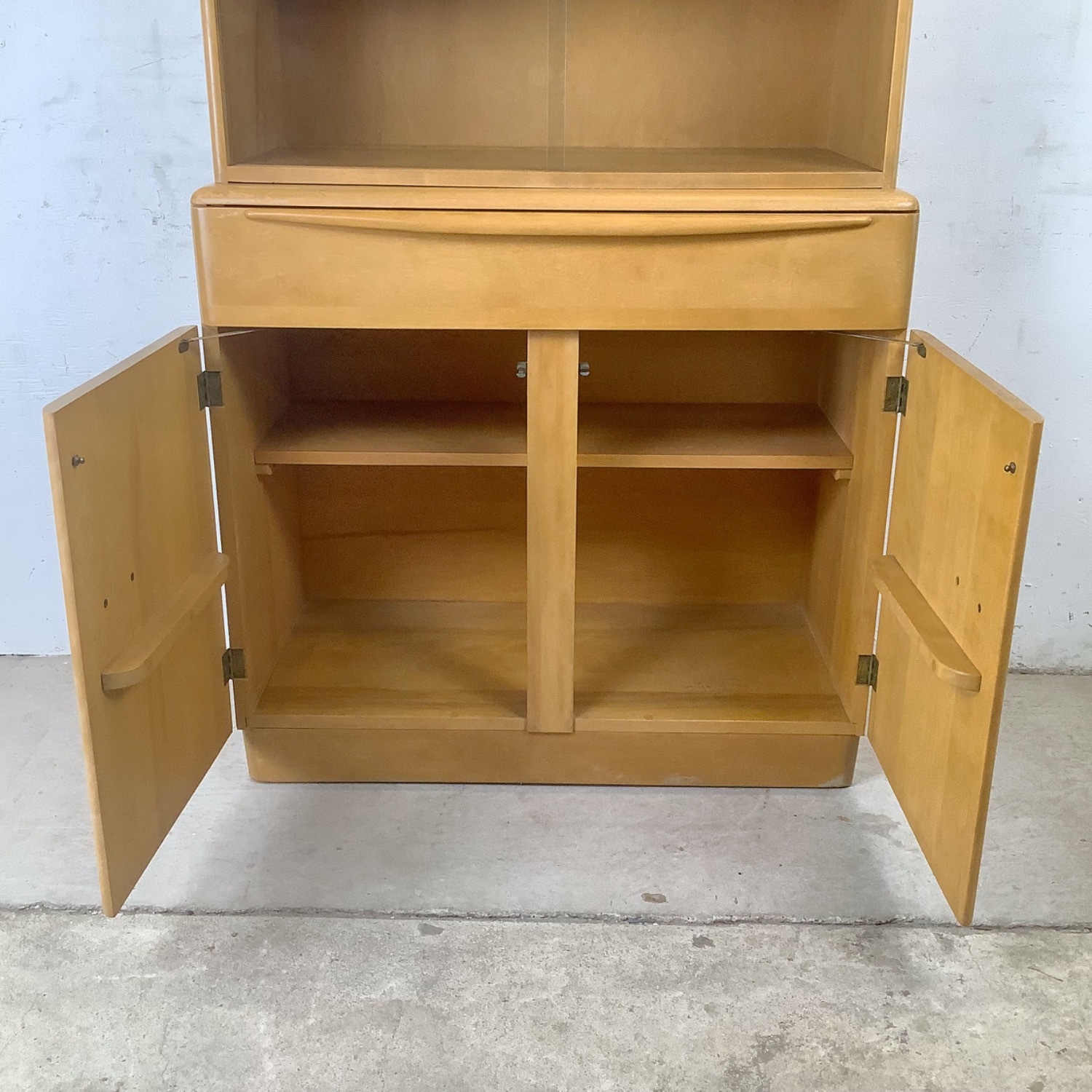 Heywood-Wakefield Wheat China Cabinet Hutch - image-9