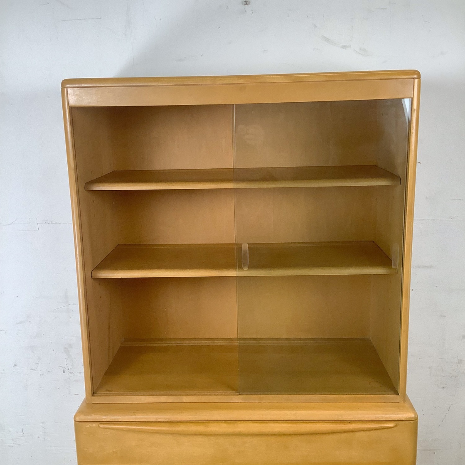 Heywood-Wakefield Wheat China Cabinet Hutch - image-8