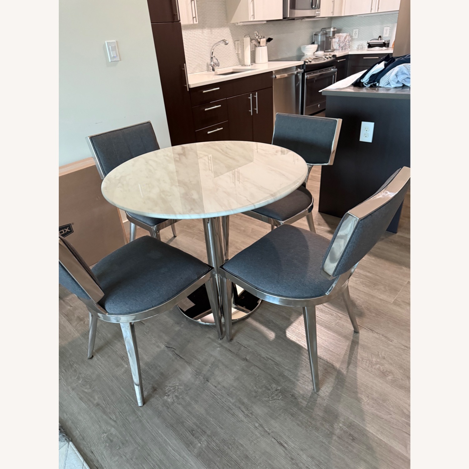 Jordan's Furniture Modern Round Marble-Top Dining Set - image-5