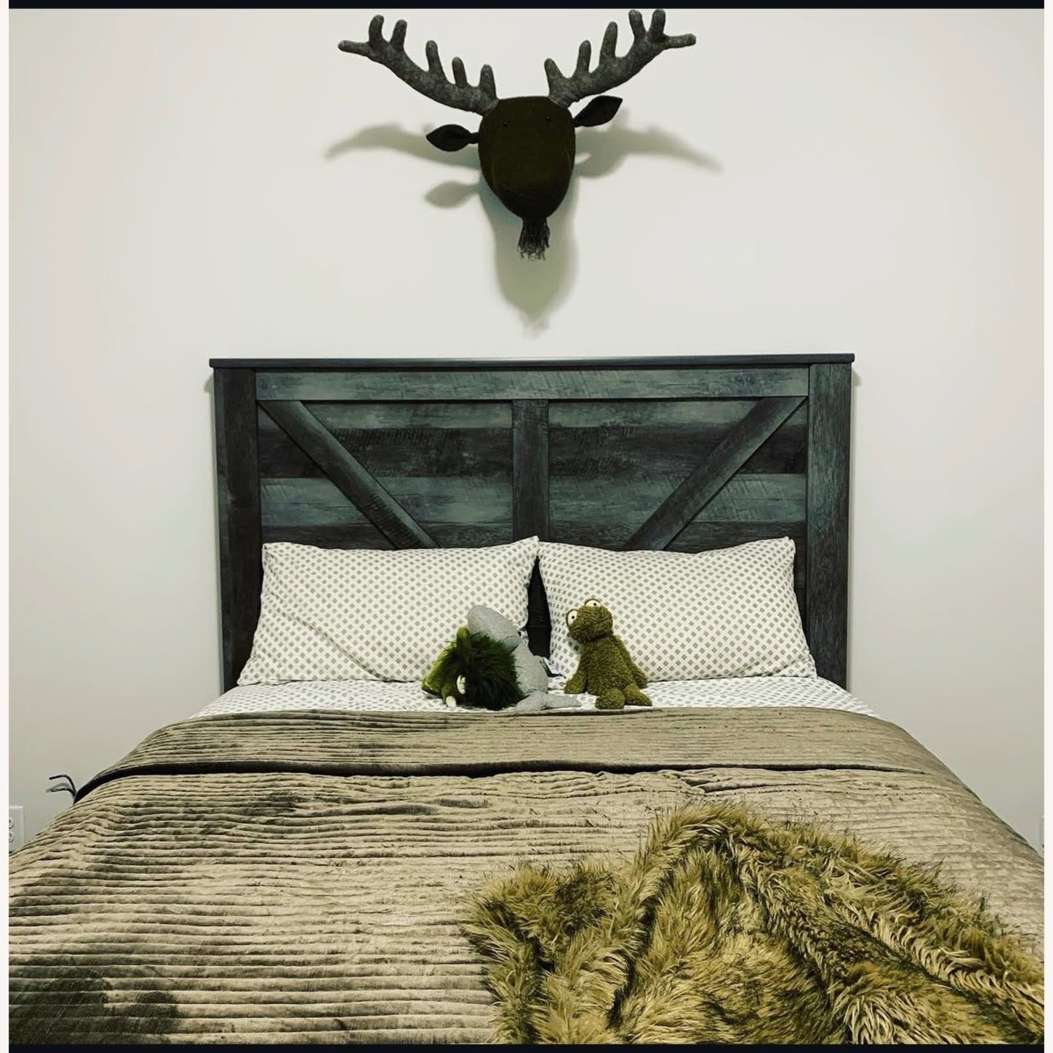 Queen Size Bed - image-3