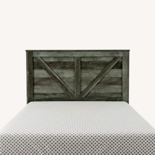 Used Queen Size Bed for sale on AptDeco