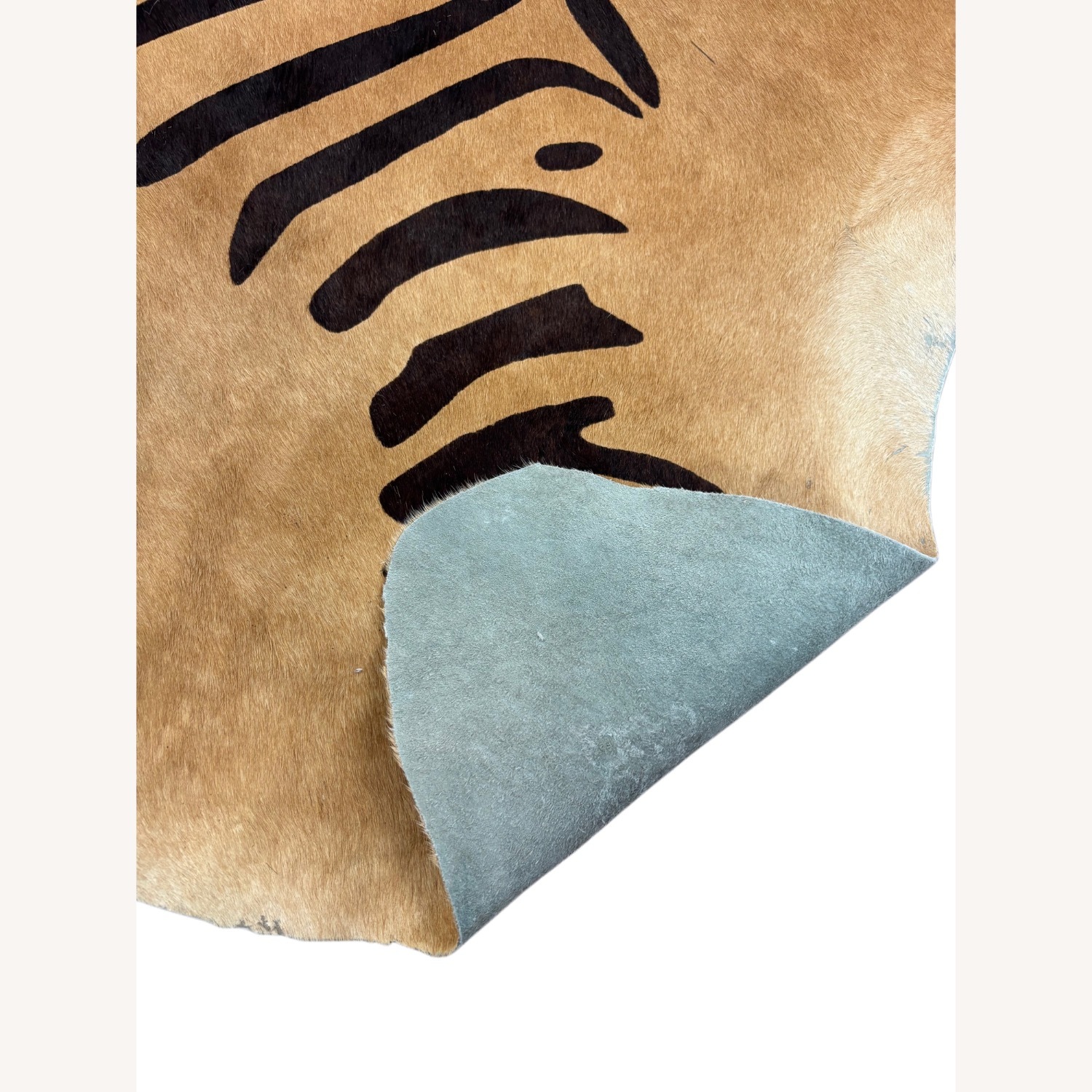 Light Brown Area Rug 6' x 7' - image-5