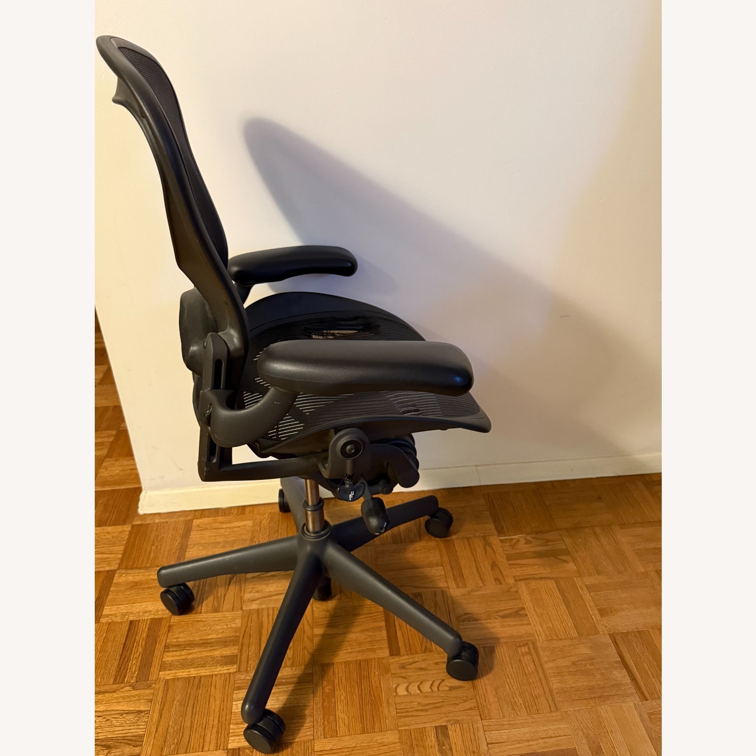 Herman Miller Classic Aeron Size B Chair - image-2