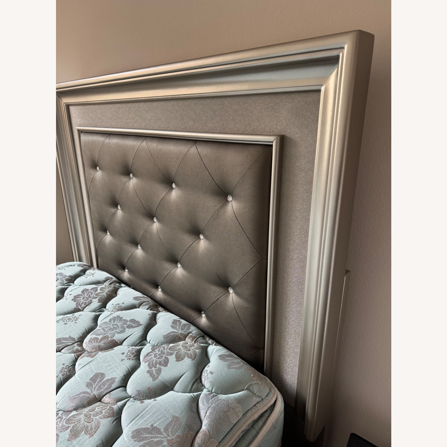 Bob's Discount Furniture Silver Full Bed - image-3