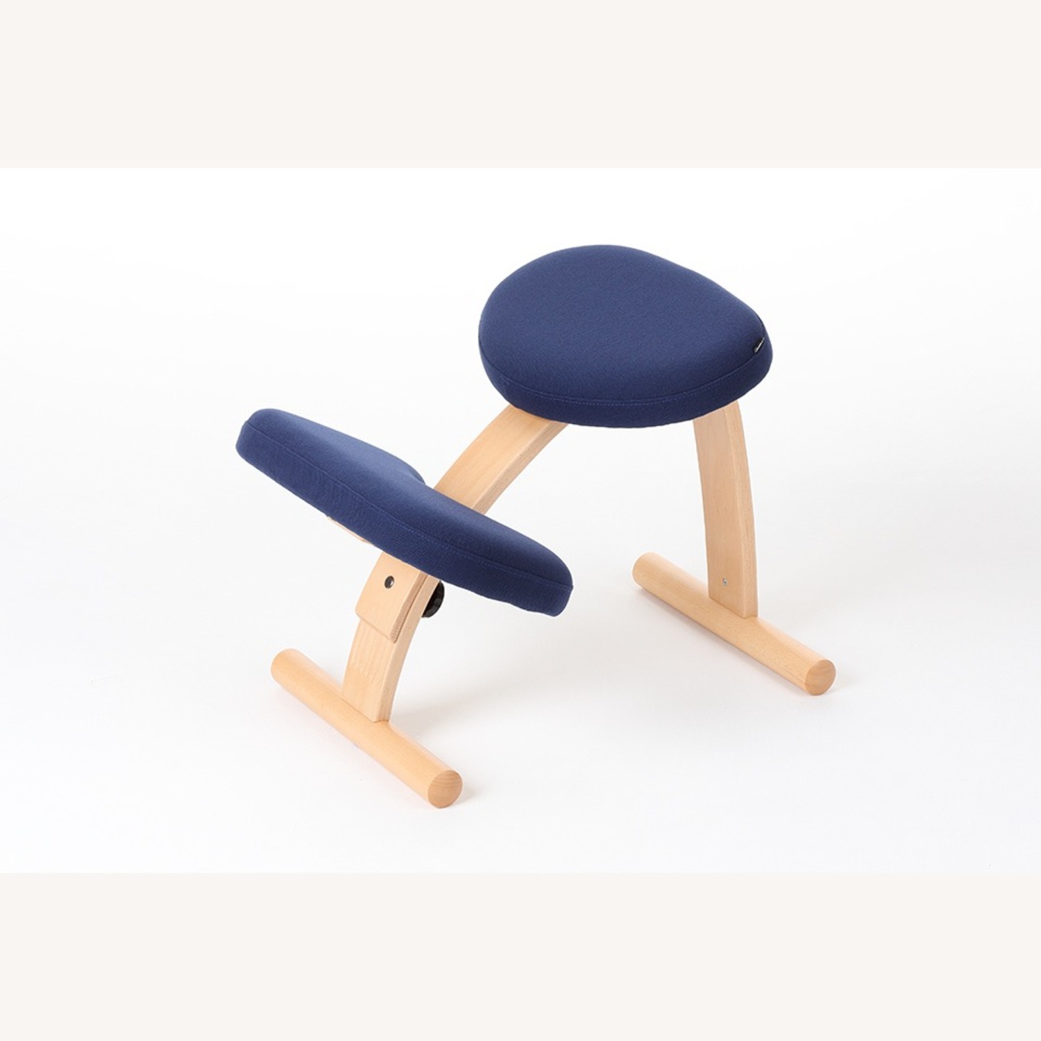 Japan's Ergonomic Technology Posture Support Chair - image-1