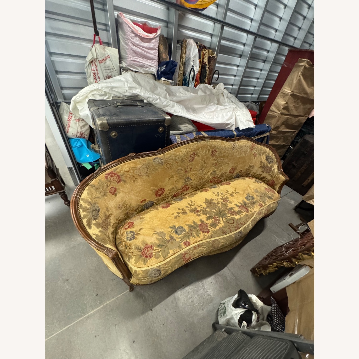 Vintage/Antique 3+ Seater Sofa - image-1